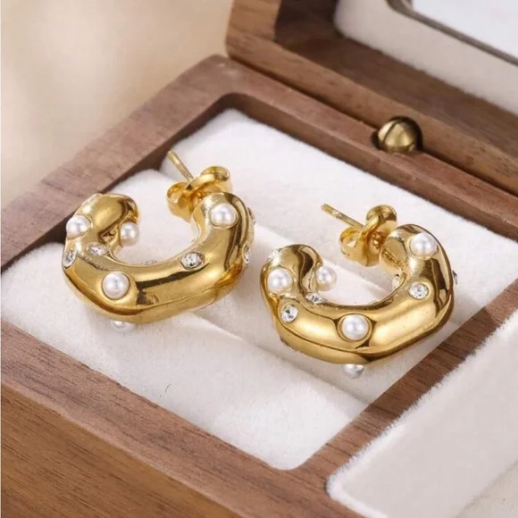 18K Gold Plated Stainless Steel Pearl Hoops Earrings - Picture 3 of 7